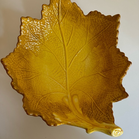 Laurie Gates Coronado Collection Serving Pieces Leaf Shape Set of 3 - Picture 3 of 7